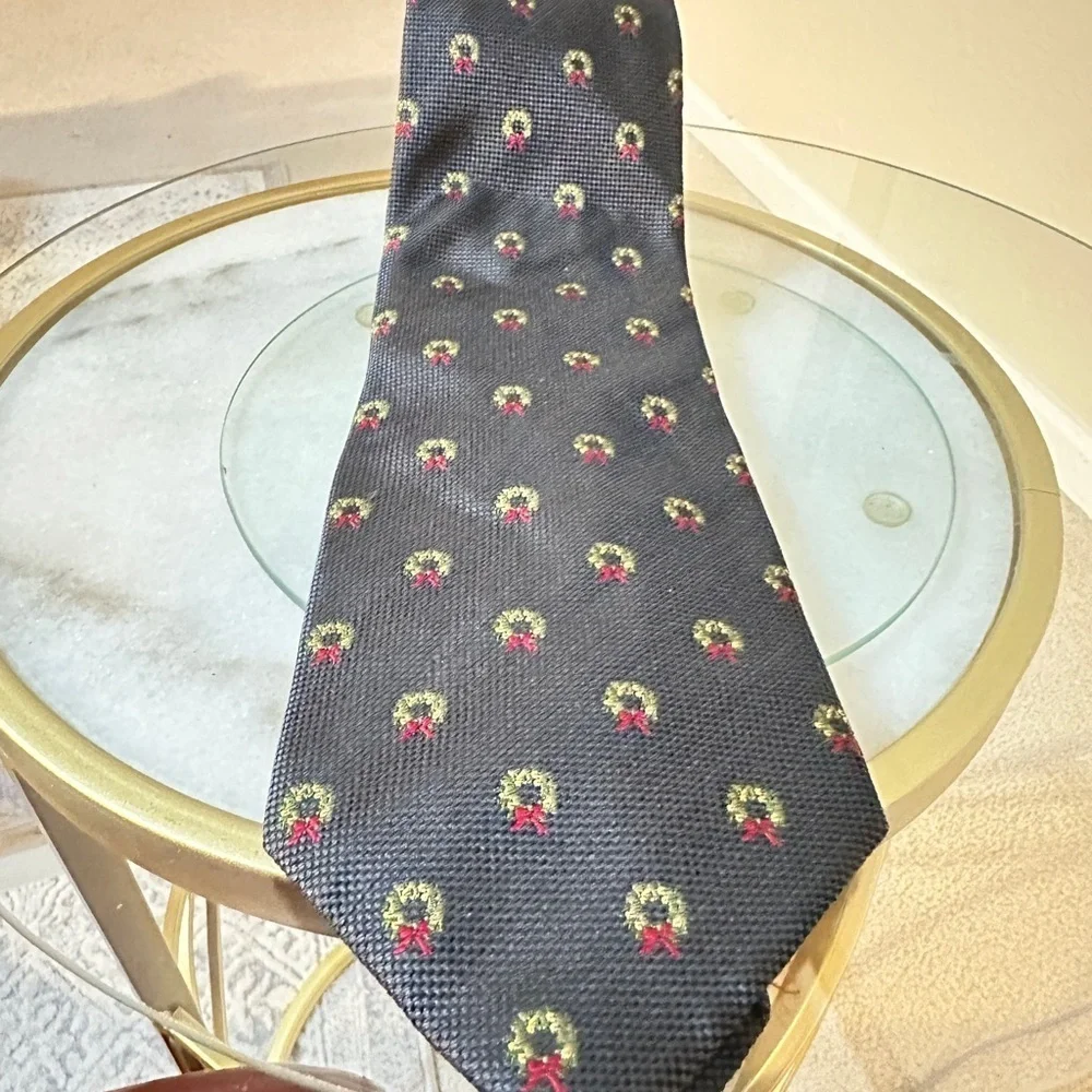 Henry Jacobson 100% Silk Holiday Tie – Wreath Pattern, Handmade